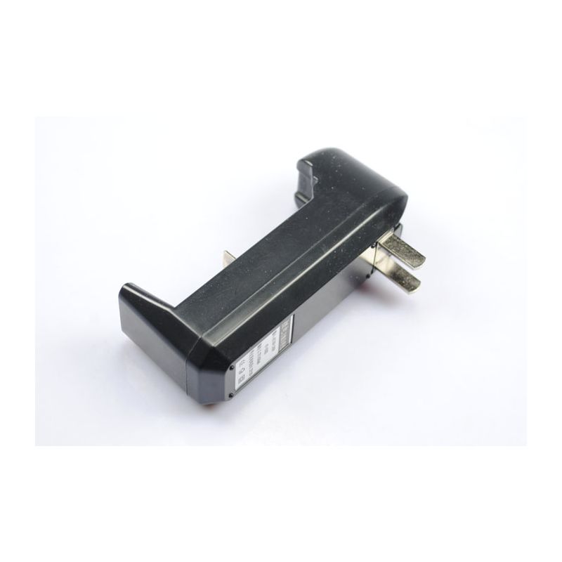 UltraFire enkeltcellelader for 18650 16340 AA AAA CR123A batterier med global AC110V-240V og kompakt design