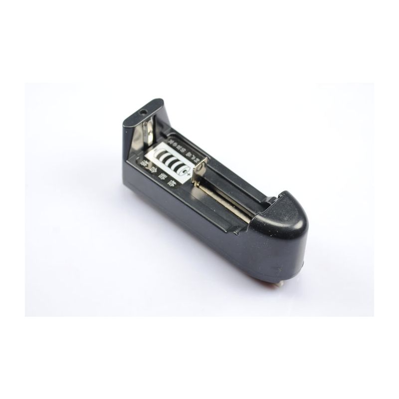 UltraFire enkeltcellelader for 18650 16340 AA AAA CR123A batterier med global AC110V-240V og kompakt design