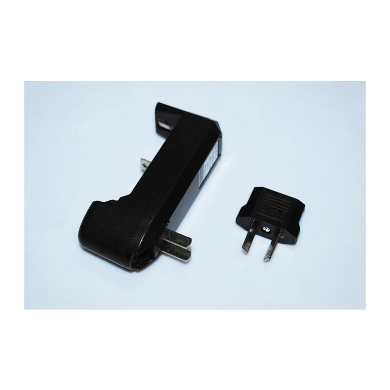 UltraFire enkeltcellelader for 18650 16340 AA AAA CR123A batterier med global AC110V-240V og kompakt design