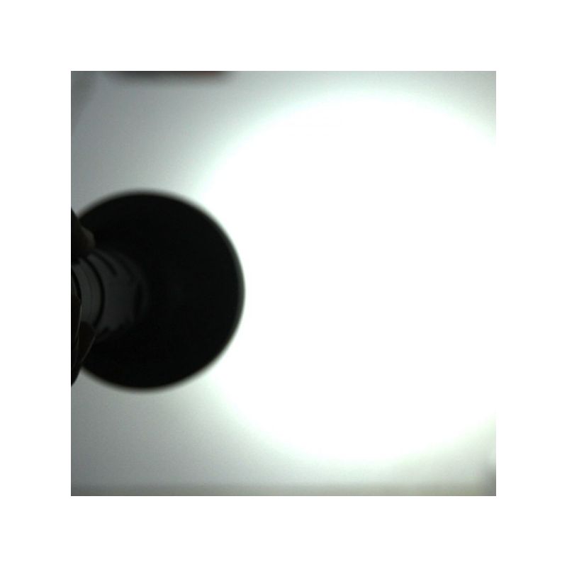 Ultrafire 28T6 høy effekt lommelykt 40000 lumen LED-lommelykt 5 modus slitesterk design for utendørs eventyr