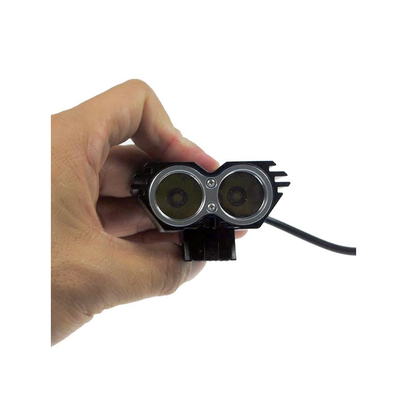 Solarstorm X2 LED sykkelfrontlys 2000 lumens IP65 vanntett sikkerhet for pendler og terrengsyklist ny tilstand