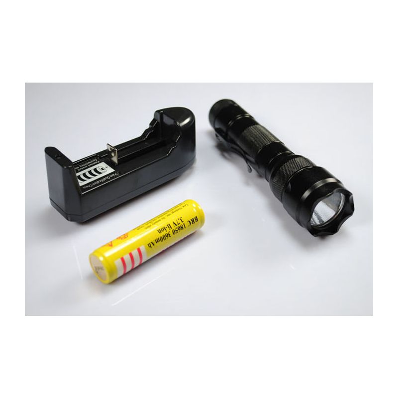 Ultrafire WF-502B XML U2 LED lommelykt 1300 lumen med 18650 batteri og lader robust for camping friluftsliv