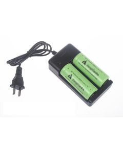 Batterilader for dobbelt 18650/26650 oppladbare batterier (AC 100 ~ 240V)