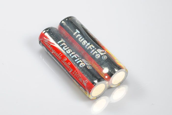 TrustFire 18650 2400mAh Li-ion oppladbart batteri - langvarig sikker strøm for lommelykter og gaming