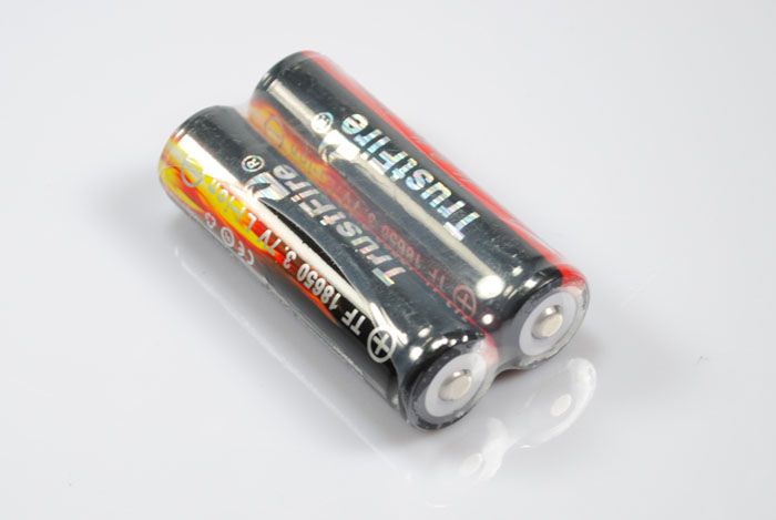 TrustFire 18650 2400mAh Li-ion oppladbart batteri - langvarig sikker strøm for lommelykter og gaming