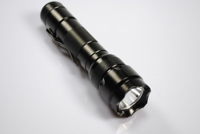 UltraFire WF-502B T6 LED 1200 Lumens Lommelykt Slitesterk 5-Modus Camping- og Nødlys Pålitelig Belysning