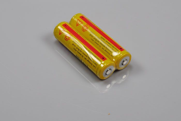 UltraFire BRC 18650 Høykapasitets oppladbart Li-ion batteripar for lommelykter og kameraer 3600mAh