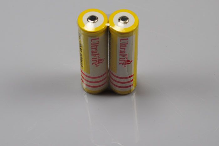 UltraFire BRC 18650 Høykapasitets oppladbart Li-ion batteripar for lommelykter og kameraer 3600mAh