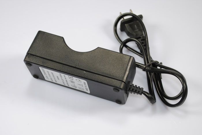 Effektiv enkel 26650 Li-Ion oppladbar UltraFire-lader kompakt reiseløsning for lommelykter og vaping