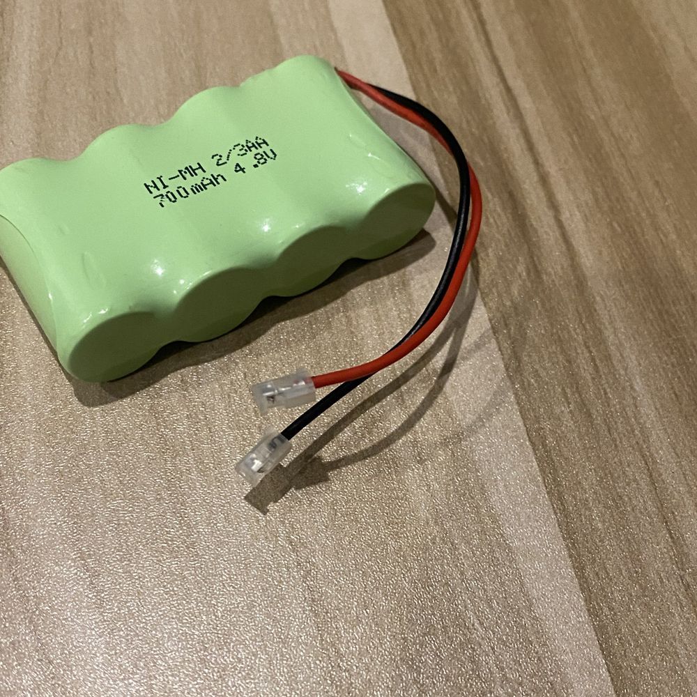 Oppdag 4.8V 2/3 AA 700mAh Ni-MH oppladbare batterier - miljøvennlig strøm for leker og kameraer