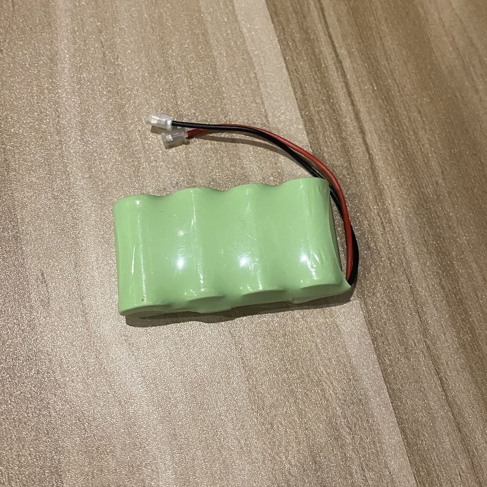 Oppdag 4.8V 2/3 AA 700mAh Ni-MH oppladbare batterier - miljøvennlig strøm for leker og kameraer