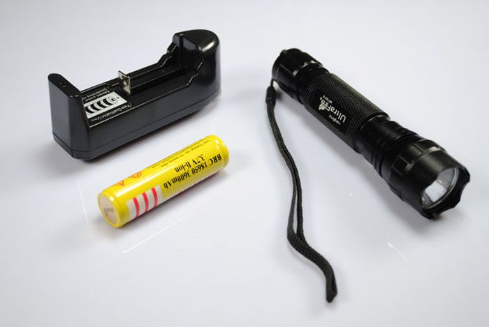 UltraFire WF-501B U2 LED-lommelykt 1300 lumen robust zoombar campingutstyr nød- og taktisk lys