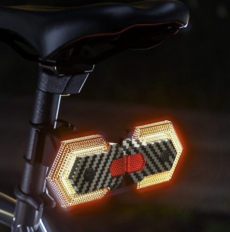 CarryBright karbonfiber 4 stk sykkel baklys med blinklys, USB-oppladbare sykkel blinklys foran og bak med sterke LED-sikkerhetsvarsellys, trådløs fjernkontroll vanntette sykkel blinklys for elsykkel